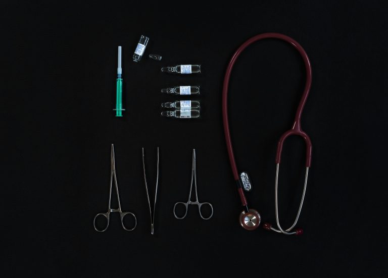 UDI Tracking for Medical Devices: A Smart Traceability Model for Manufacturers and Hospitals