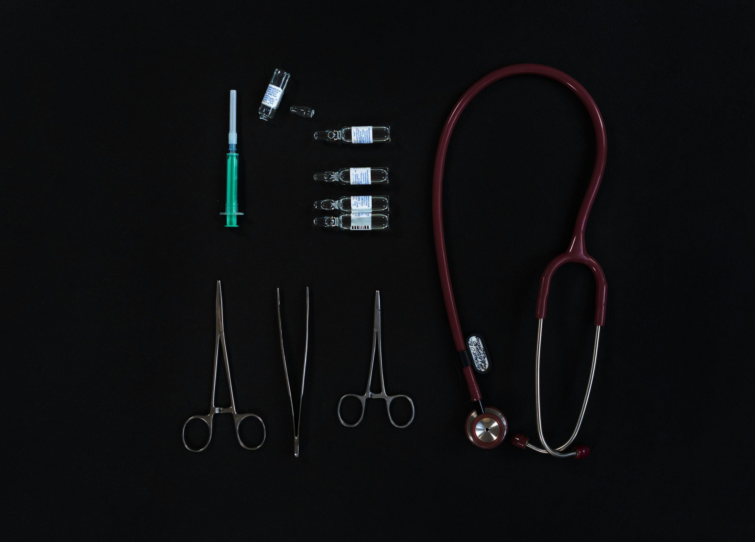UDI Tracking for Medical Devices: A Smart Traceability Model for Manufacturers and Hospitals